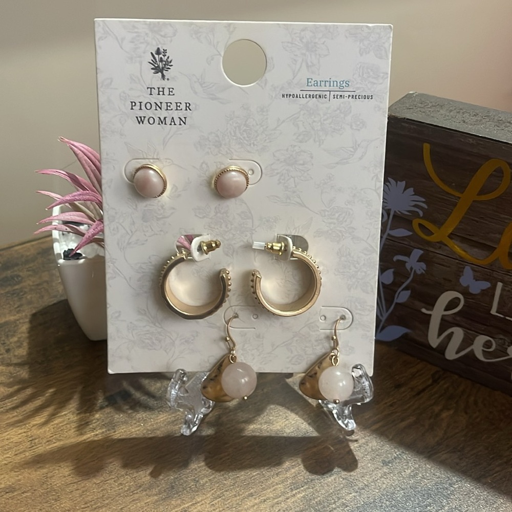 The pioneer women 
Elegant Gold and pink  Stud Earrings Set
